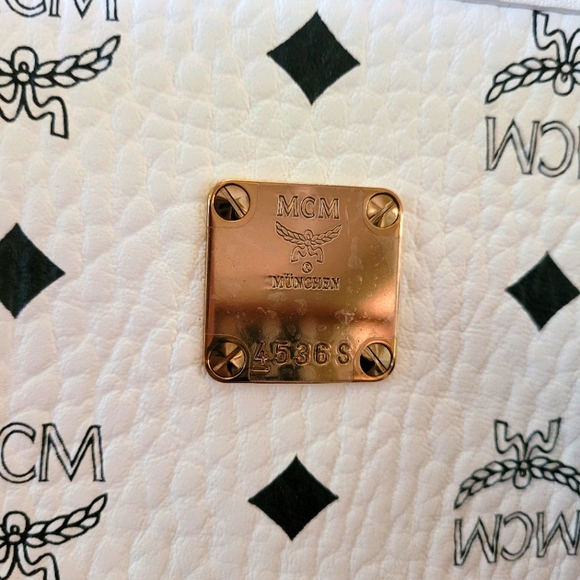 MCM Moments Anya Tote w/Bunny Charm - Picture 3 of 14